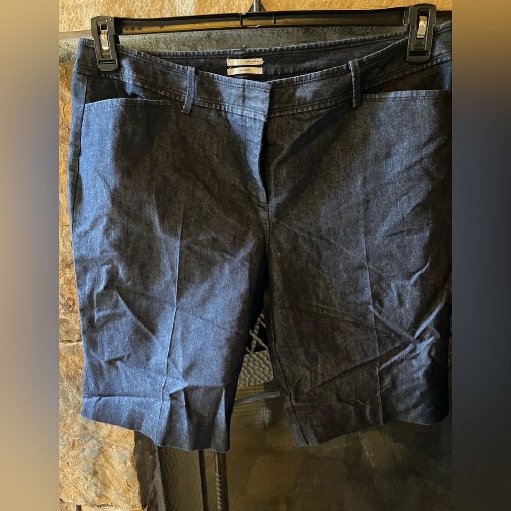 Halogen Taylor fit Bermuda jean size 14